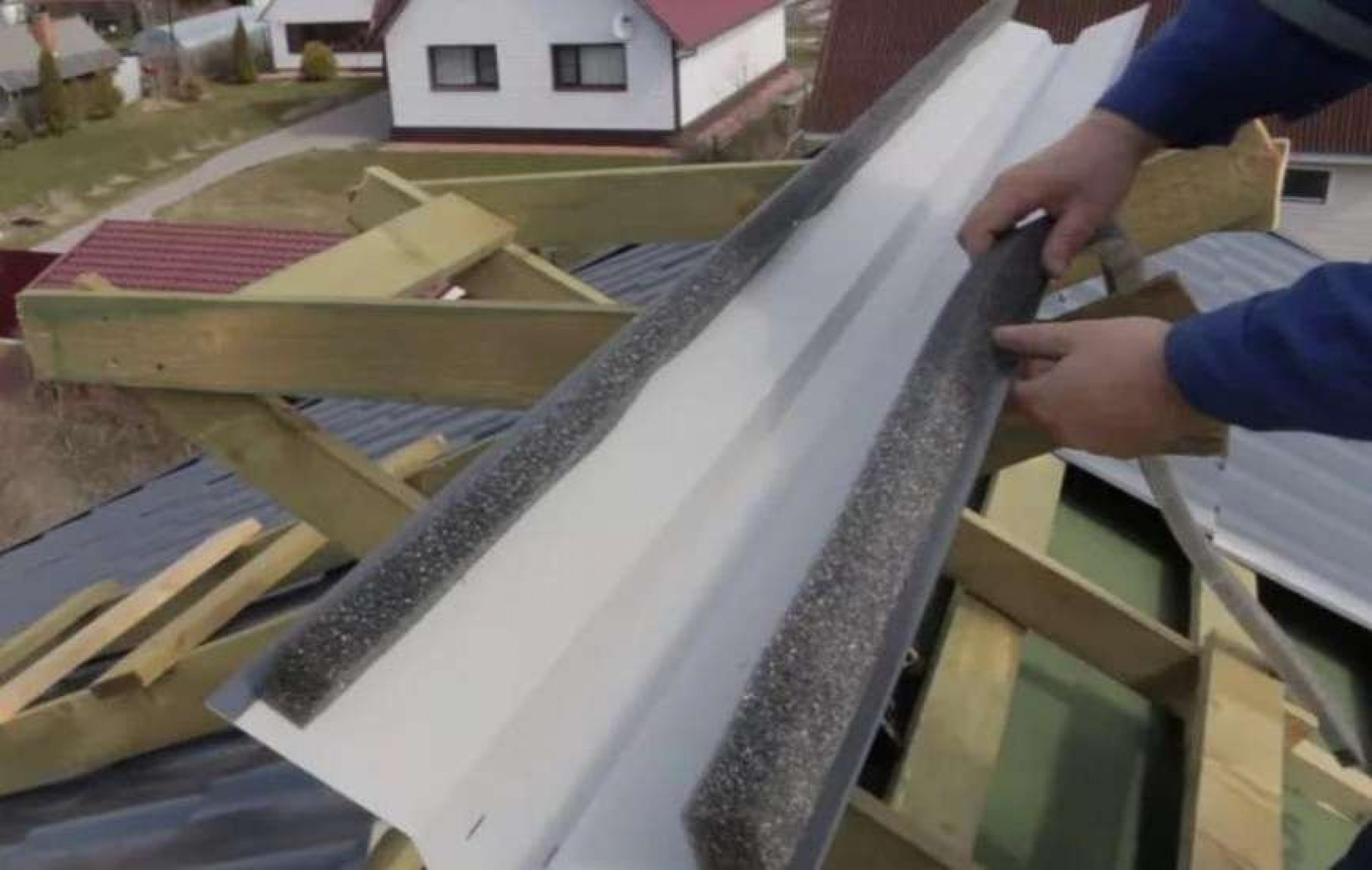 Уплотнитель универсальный самоклеющийся х 2000